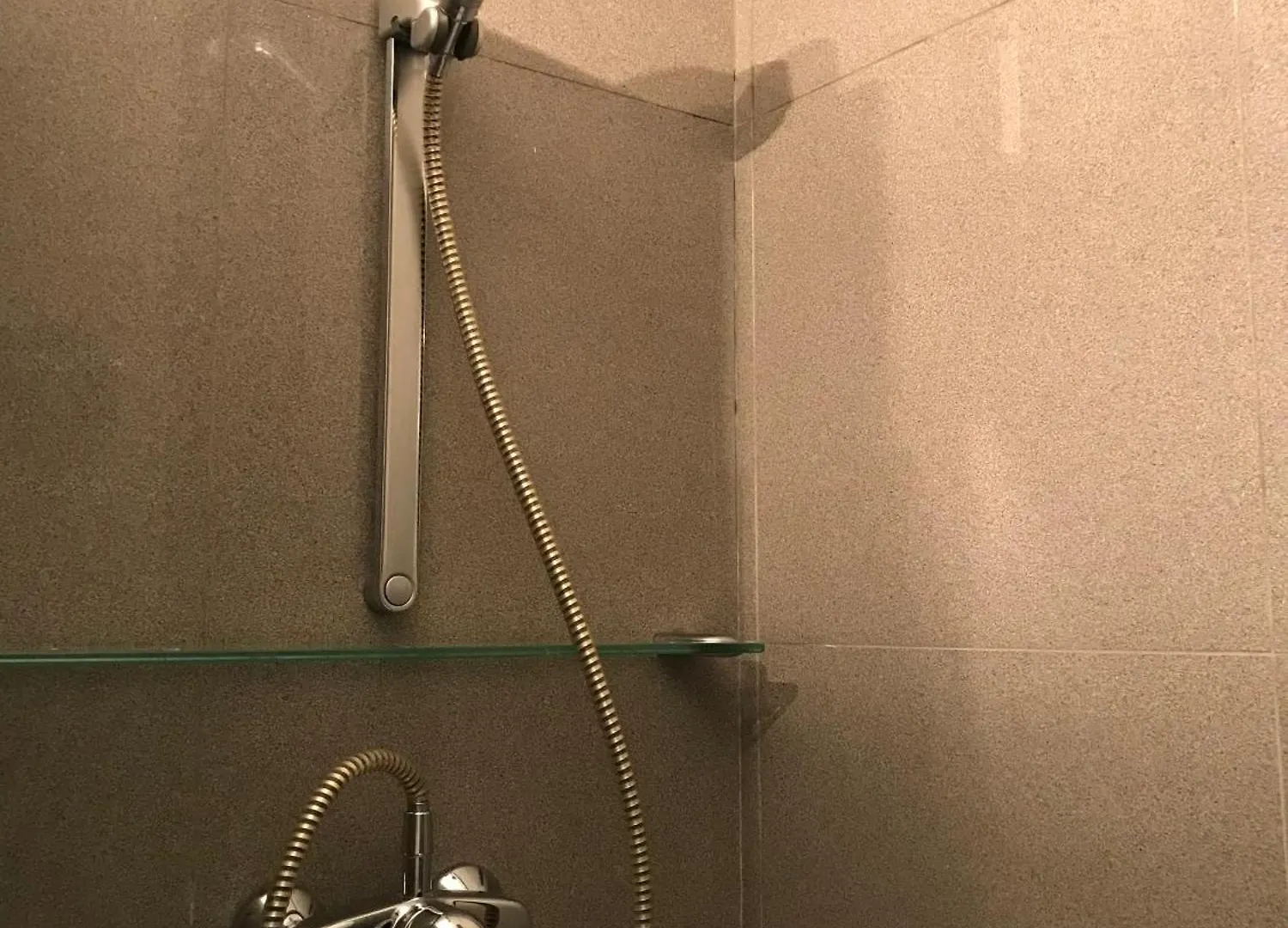 Homestay Habitacion Grande Y Confortable Con Bano Privado Junto A Guggenheim Bilbao